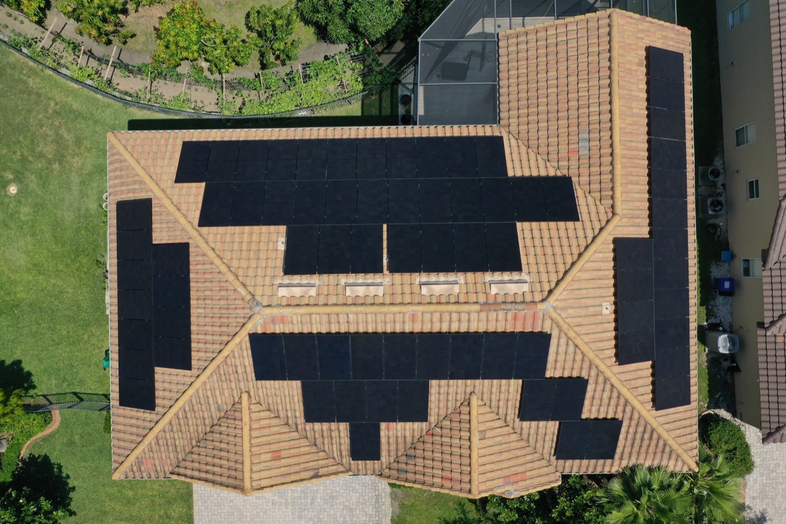 Large residential rooftop solar installation